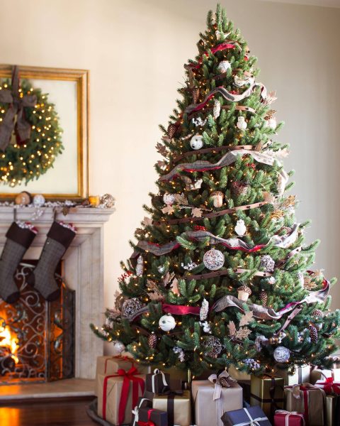 Holiday Guide: How to Fluff a Christmas Tree | Balsam Hill Balsam Hill Artificial Christmas ...