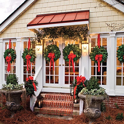Amazing Outdoor Christmas Decorations | Balsam Hill Artificial ...