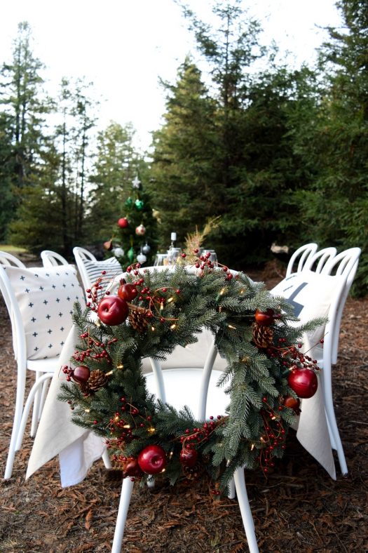 Outdoor Christmas Wreath Tablescape