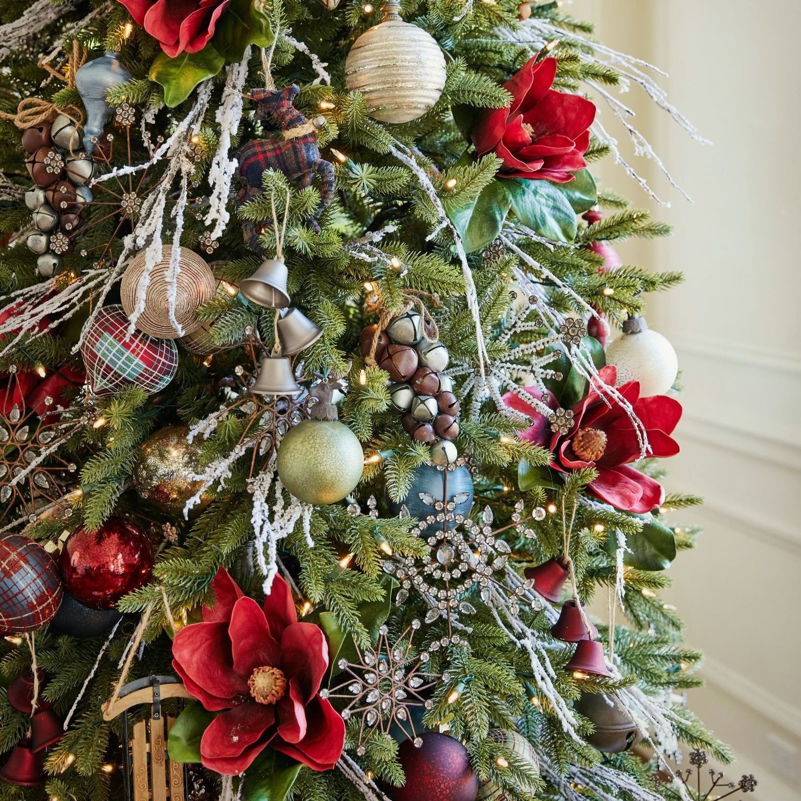 A Guide to Christmas Tree Ornaments - Balsam Hill Artificial Christmas ...