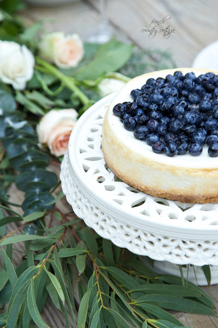 Simple pie on cake stand to 