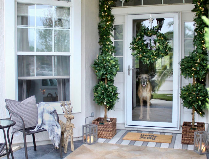 A Festive Front Porch for a Warm-Weather Christmas