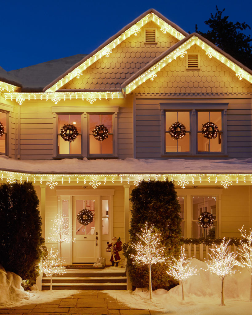 Outdoor Christmas Decorating in 4 Steps - Balsam Hill Blog