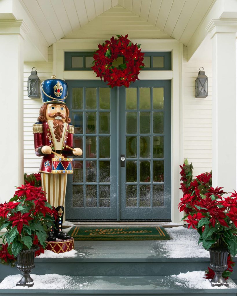 Outdoor Christmas Decorating in 4 Steps | Balsam Hill Blog