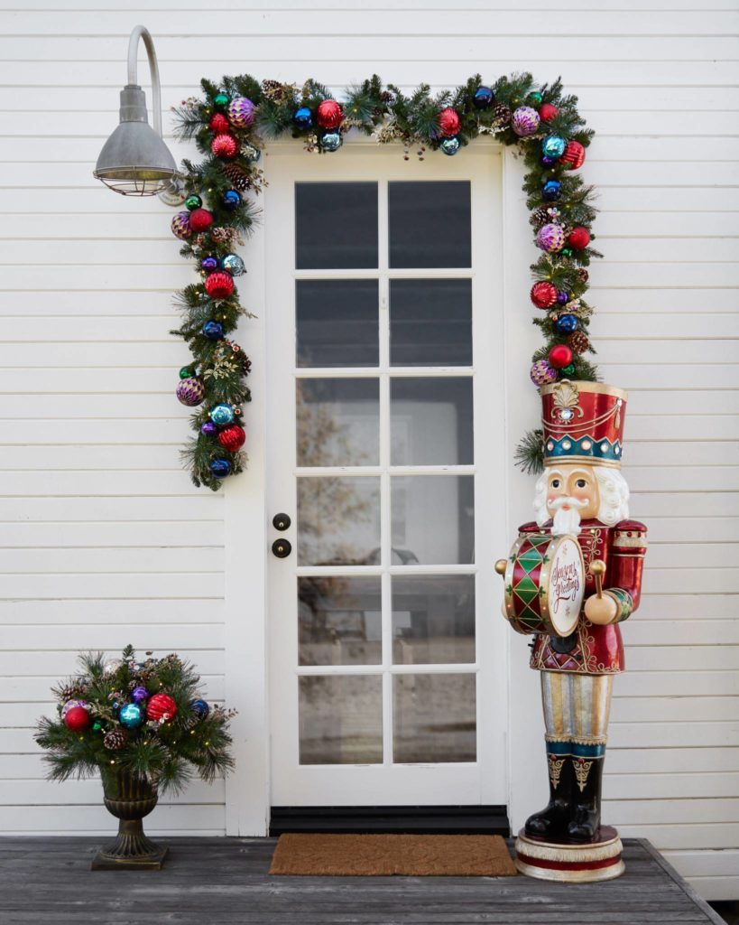 Outdoor Christmas Decorating in 4 Steps - Balsam Hill Blog