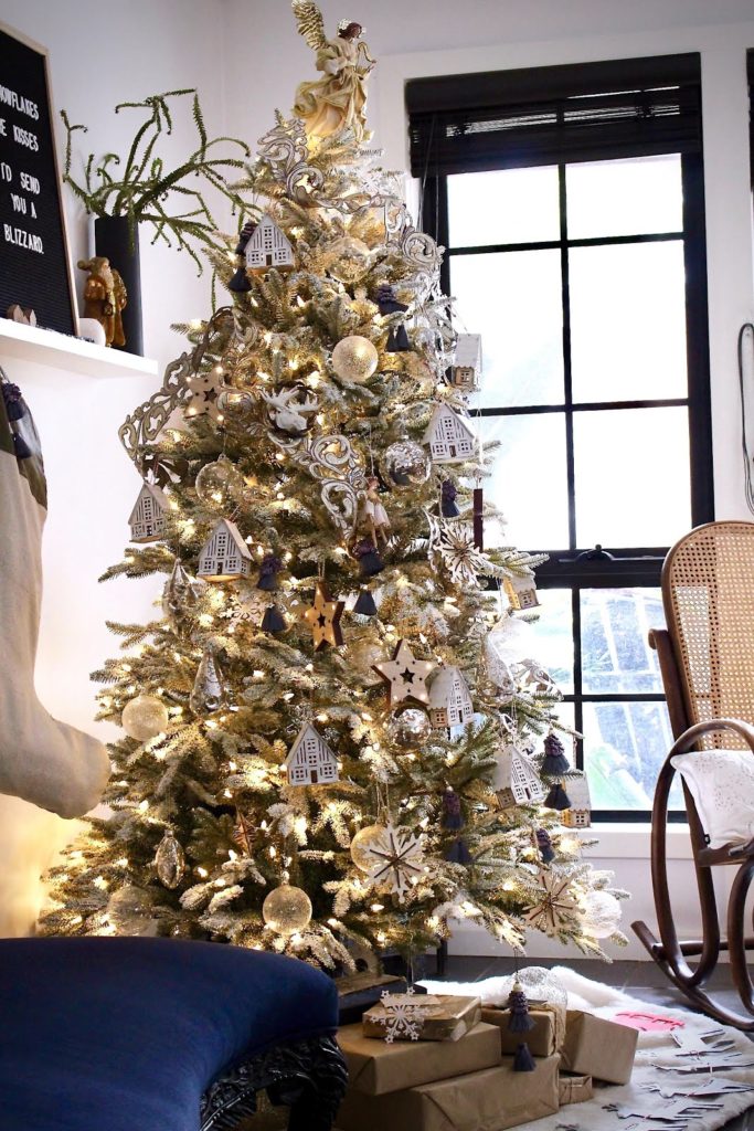 25 Best Christmas Tree Decorating Ideas to Try Out