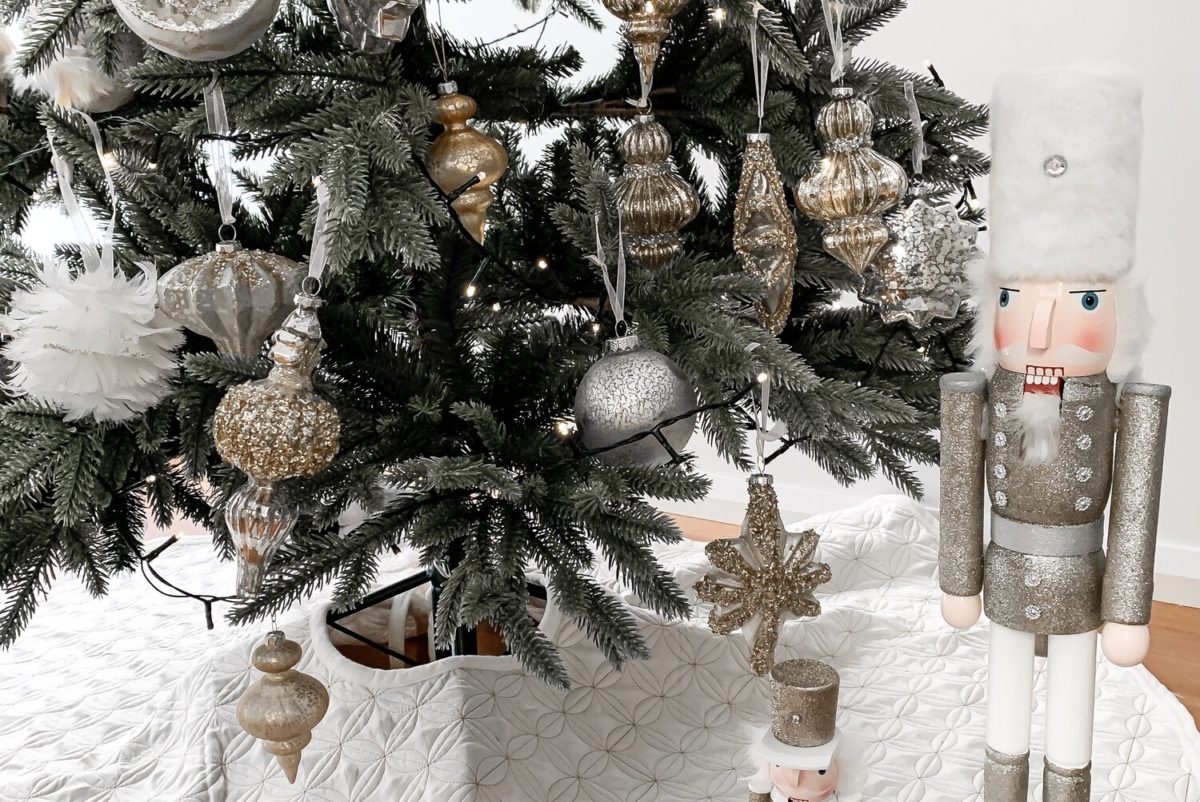 Whimsical Christmas tree theme decorating ideas