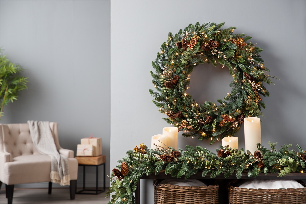 how to fluff a wreath and garland for display