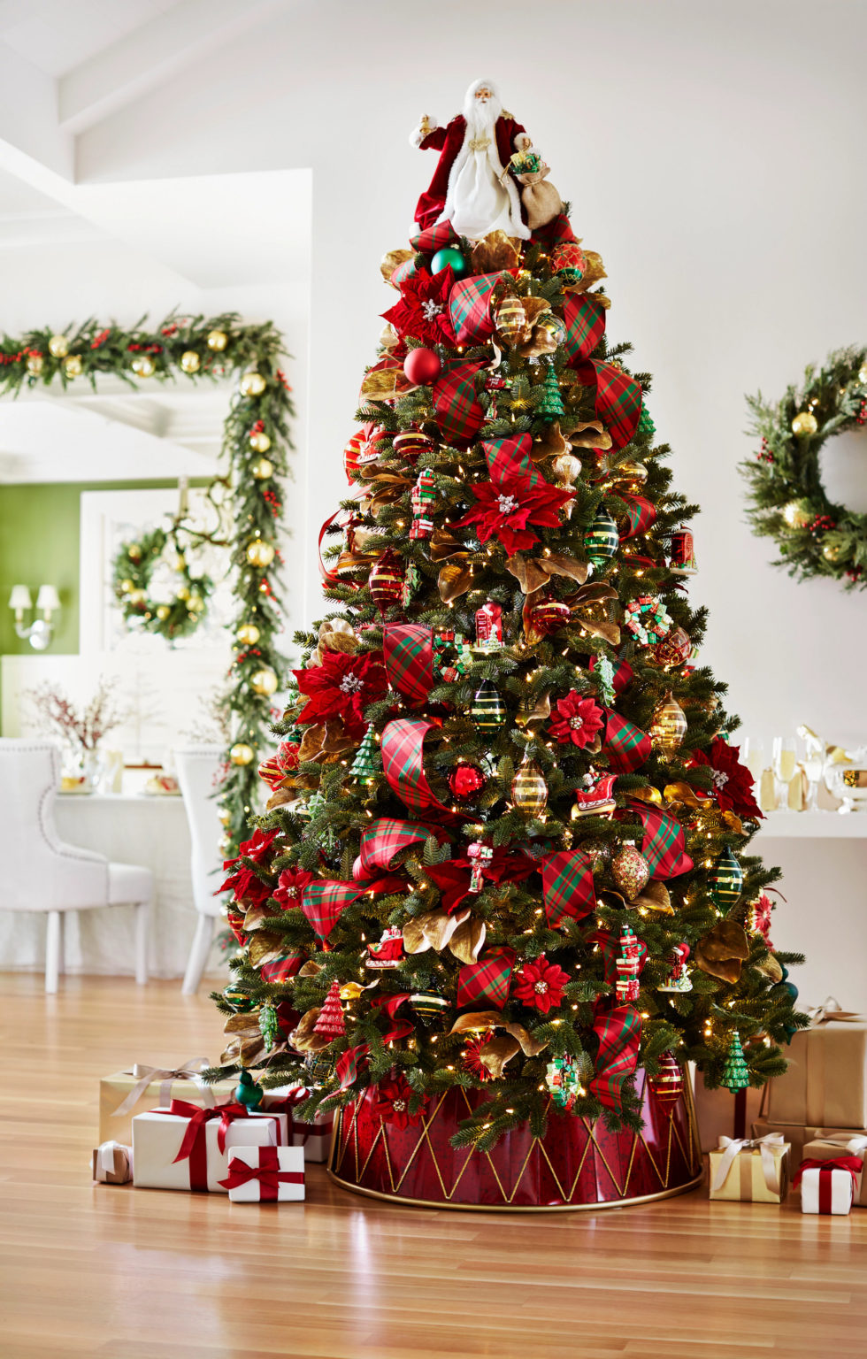 The Best Commercial Christmas Decorations for Businesses | Balsam Hill