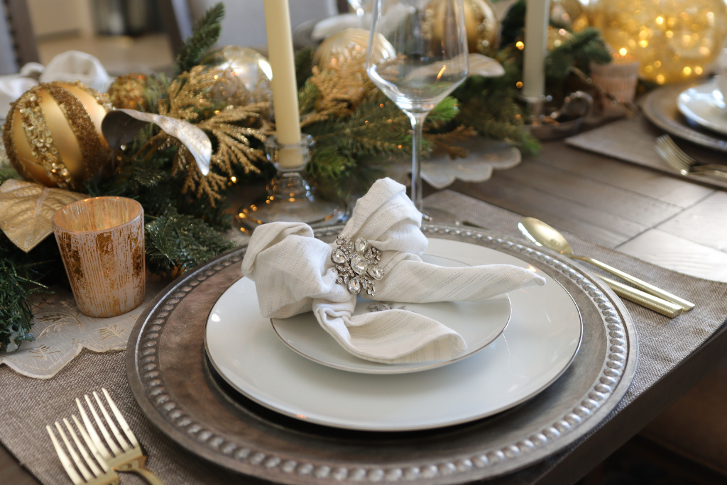 Christmas place settings with bow napkin