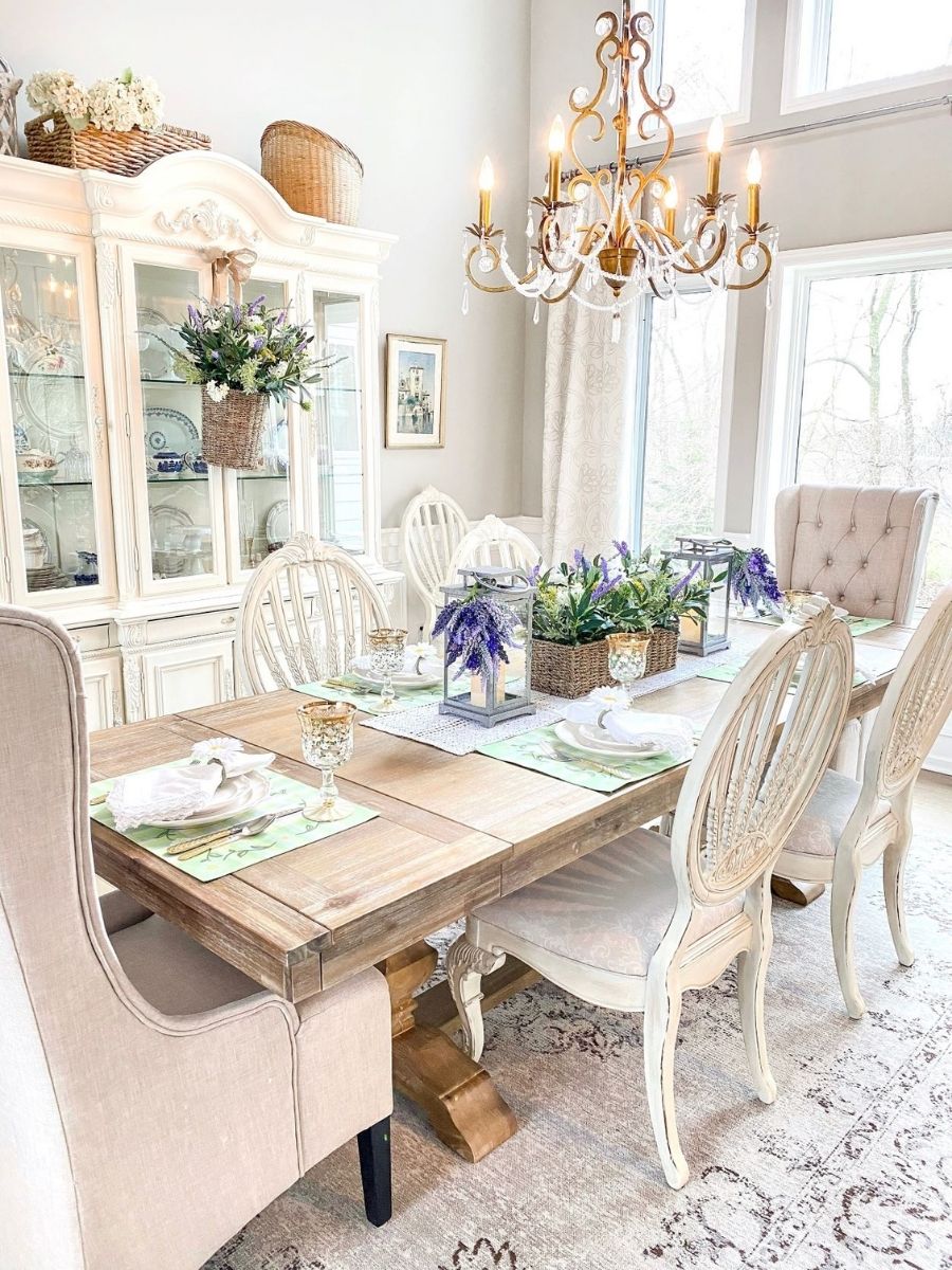 Dining room with farmhouse spring theme